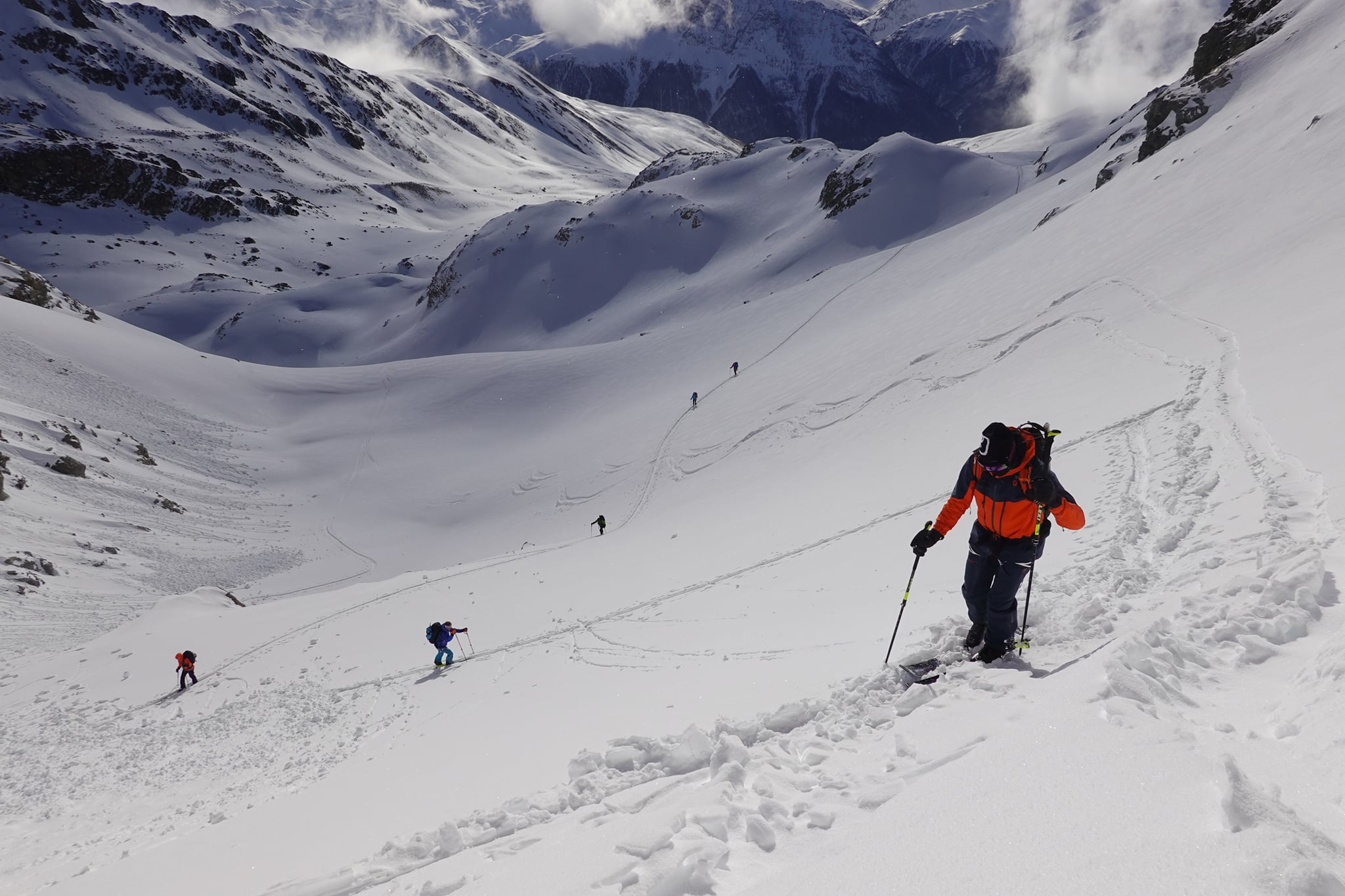 rozestupy při skialpové túře, foto:@Daw Knill - www.7summits.cz