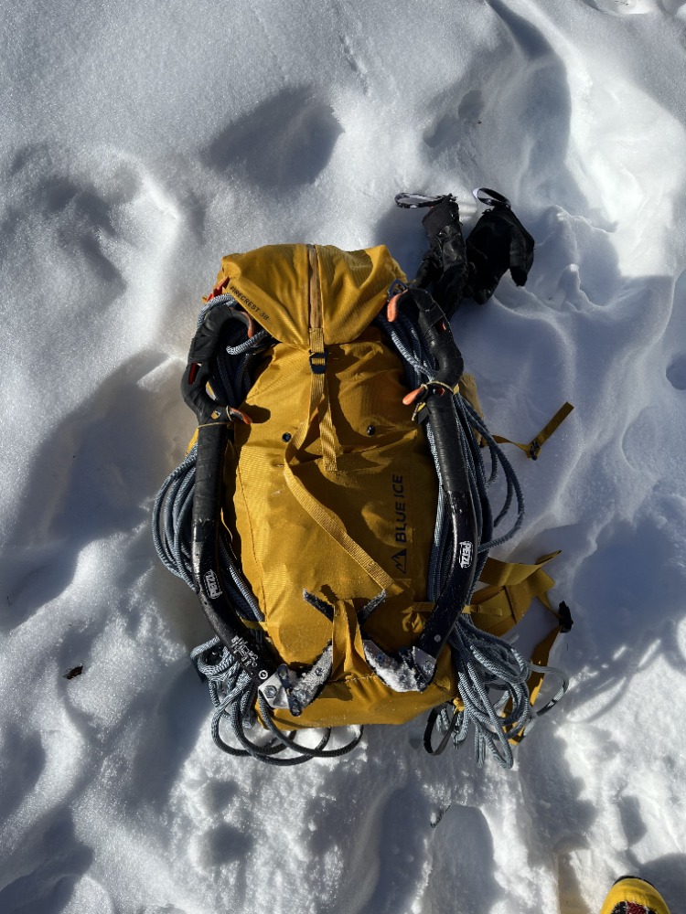 Batoh Blue Ice Firecrest 38 – Lehký, úderný a minimalistický | Lezec-shop.cz