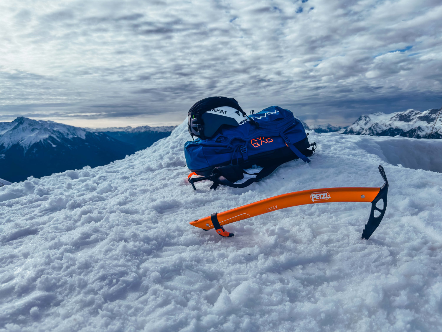 Cepín Petzl Gully - nejen skialpinistický cepín | Lezec-shop.cz